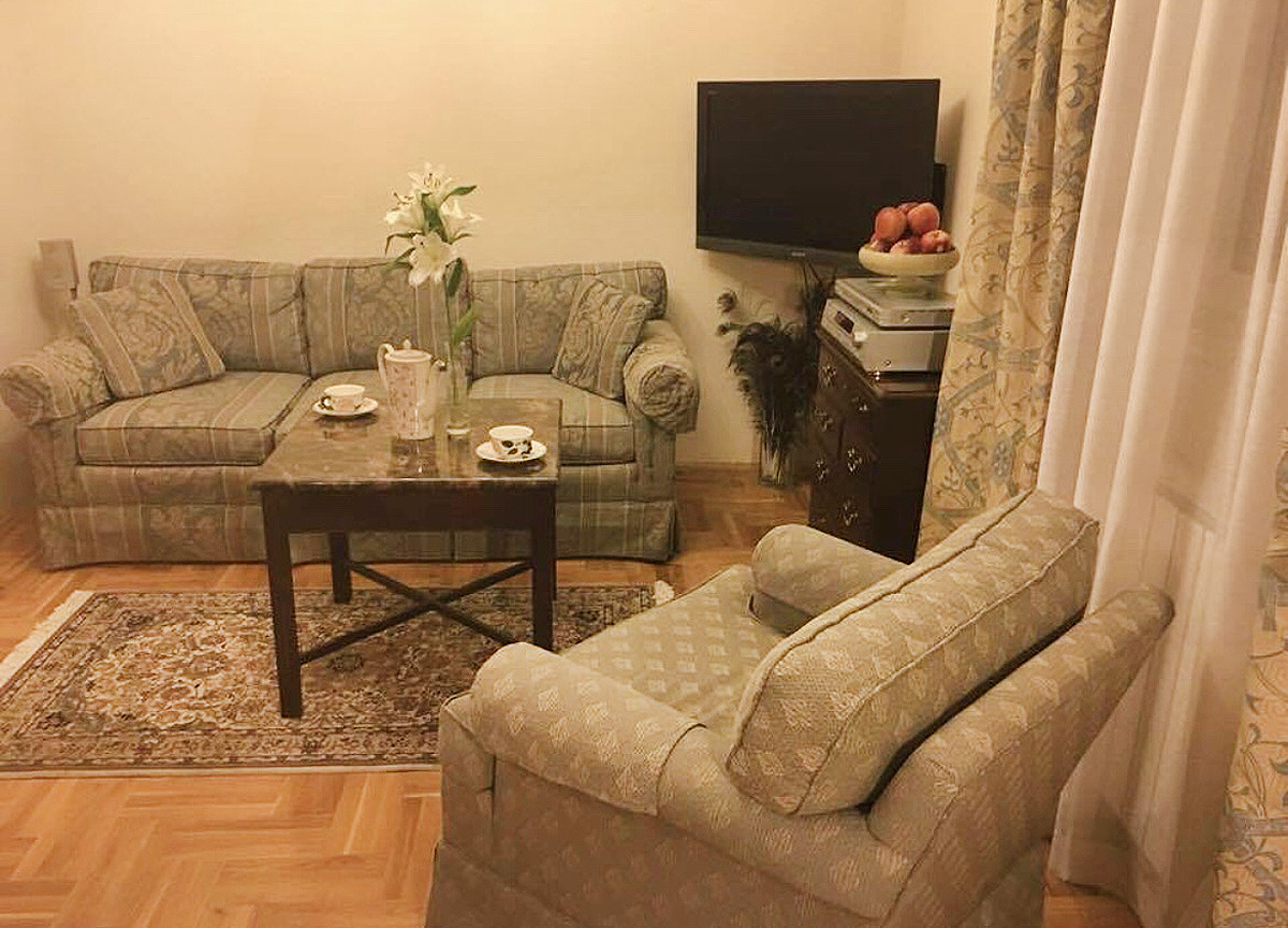 Prodajemo dvoiposoban stan, Uciteljsko Naselje, 176m² - slika 2