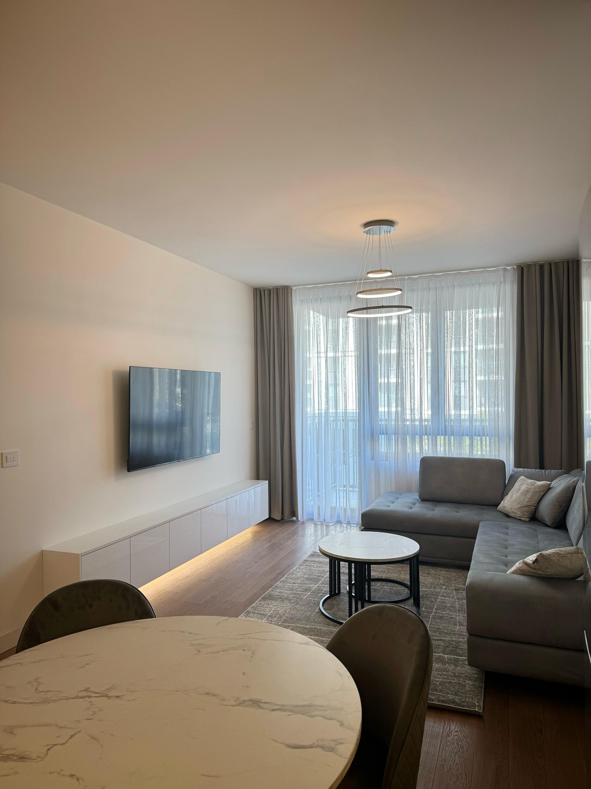 Izdavanje trosoban stan SAVSKI VENAC 103m²