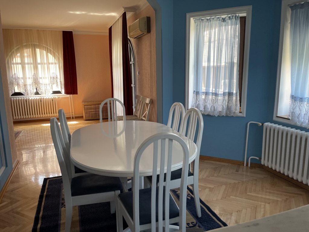 Izdajemo petosoban stan, Medakovic Iii, 200m² - slika 2