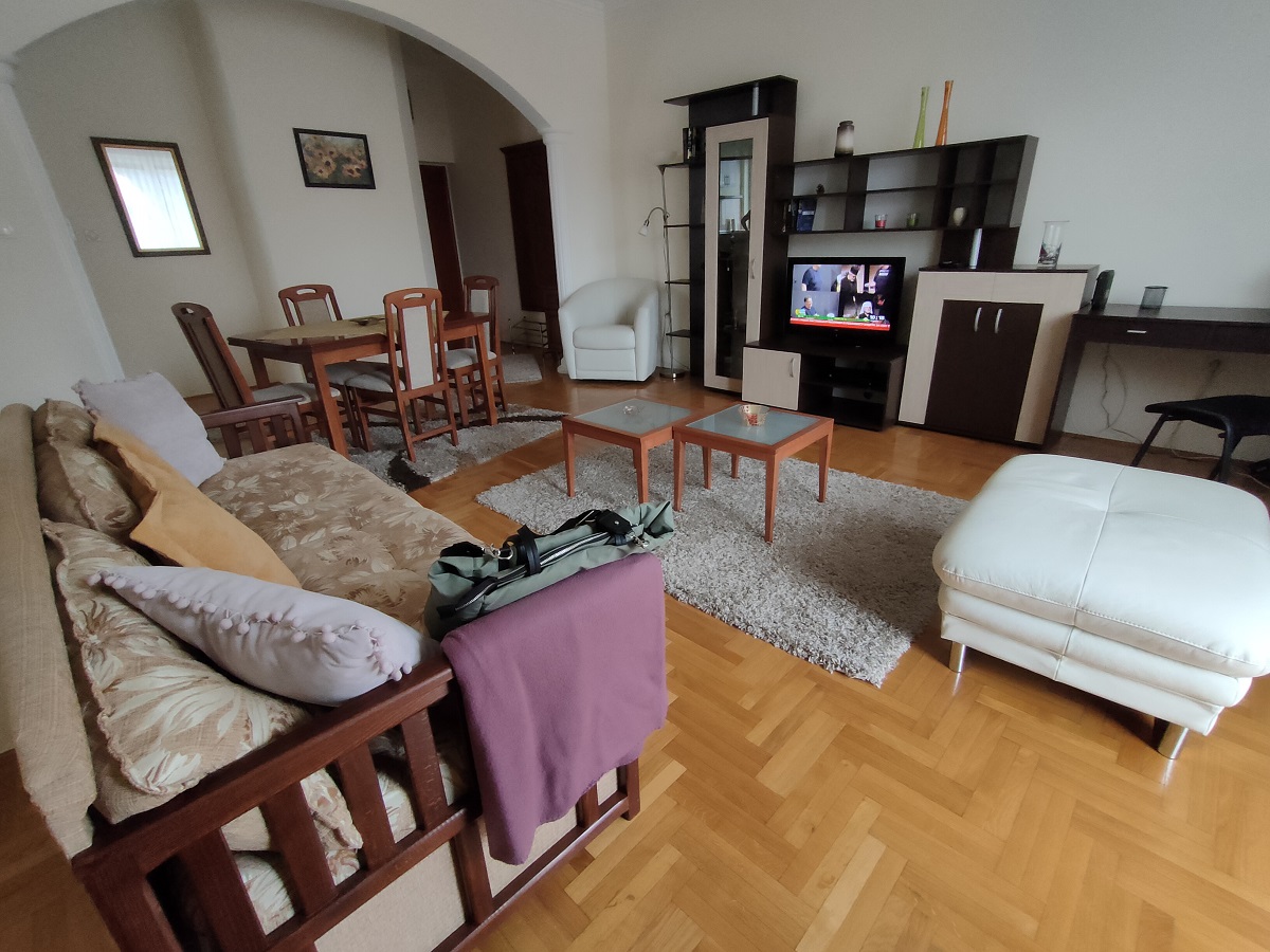 Izdajemo trosoban stan, Dedinje, 75m² - slika 2