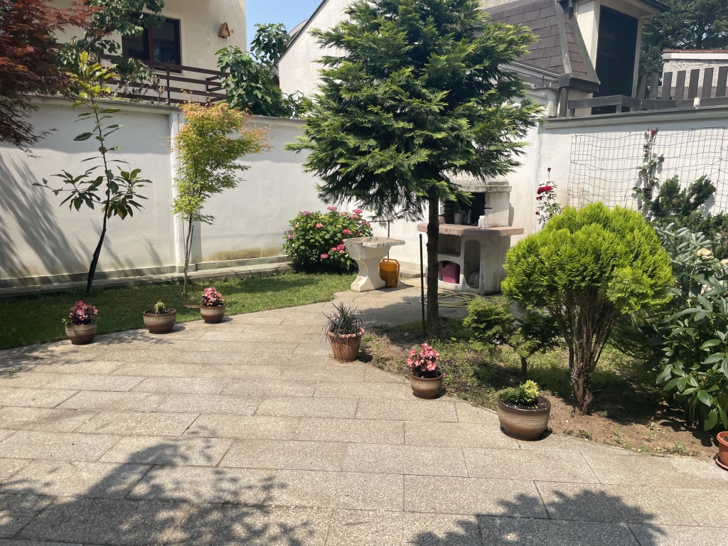 Izdavanje 6-soban stan VOZDOVAC 361m²