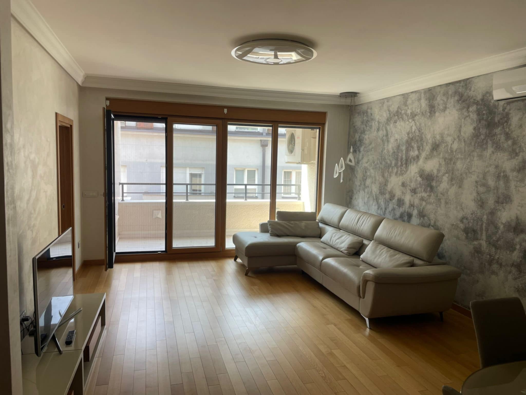 Izdajemo troiposoban stan, Vracar, 112m² - slika 2