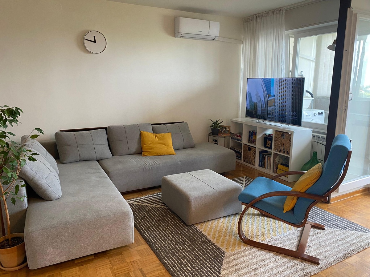 Izdavanje četvorosoban stan VOZDOVAC 120m²