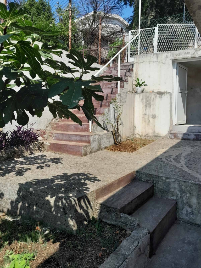 Prodaja 5-soban stan BAR 90m²