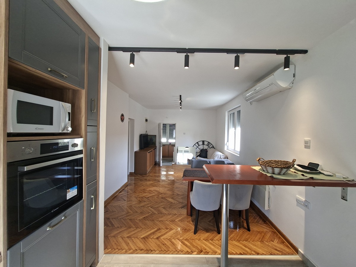 Prodaja trosoban stan LEKINO BRDO, VOZDOVAC 77m²