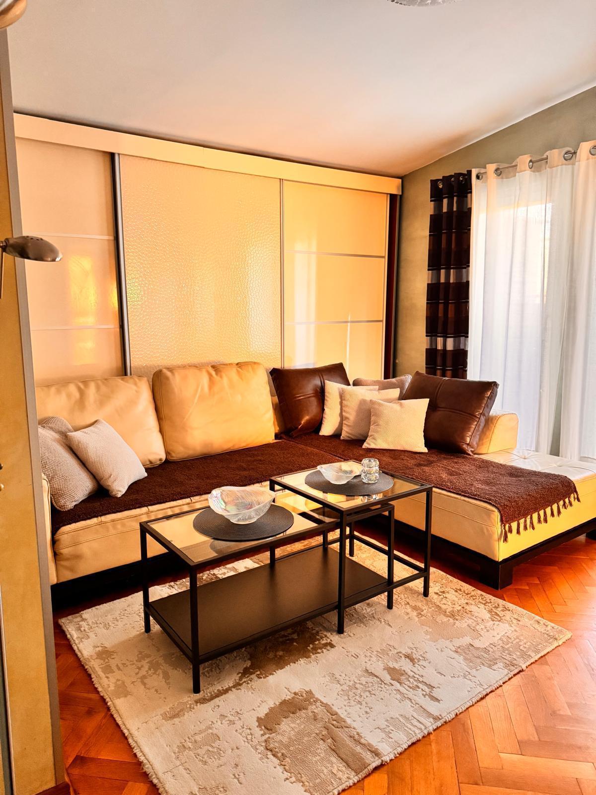 Izdajemo dvosoban stan, Juzni Bulevar, 65m² - slika 2