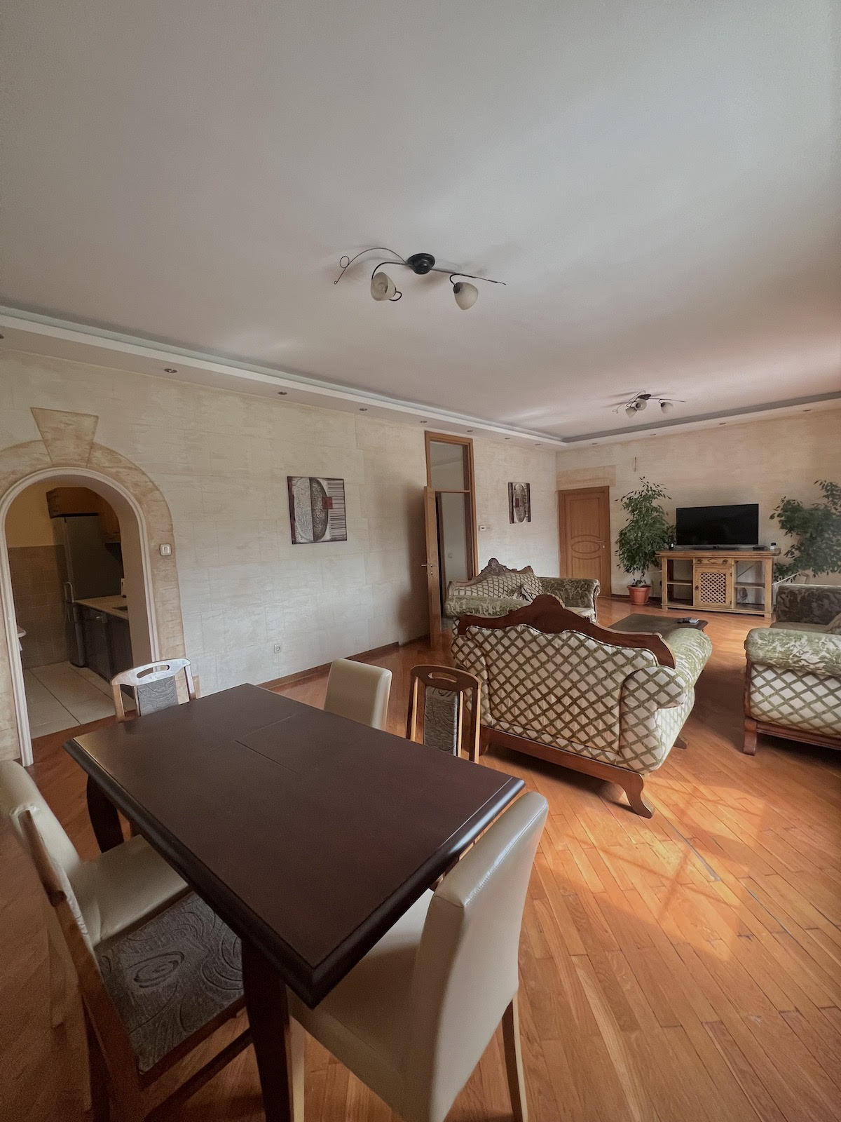 Izdavanje četvorosoban stan STARI GRAD 120m²