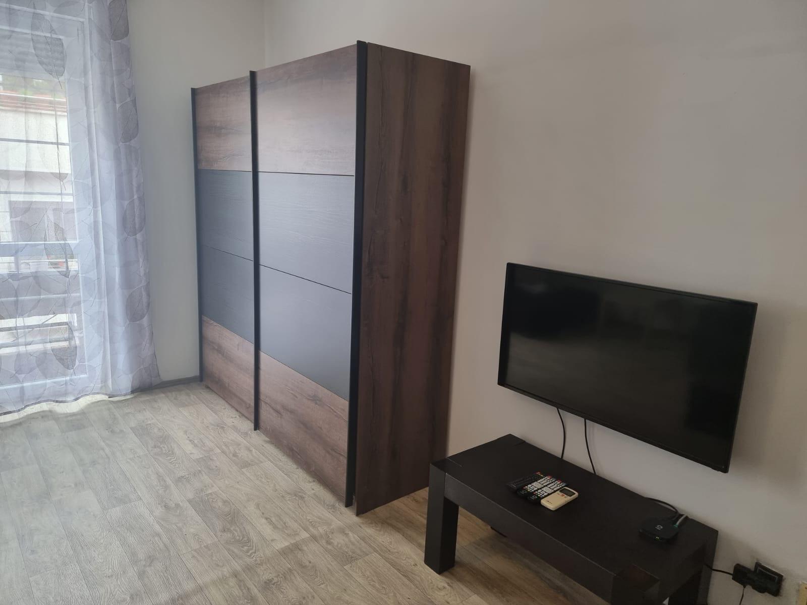 Prodajemo jednoiposoban stan, Hram Svetog Save, 42m² - slika 2