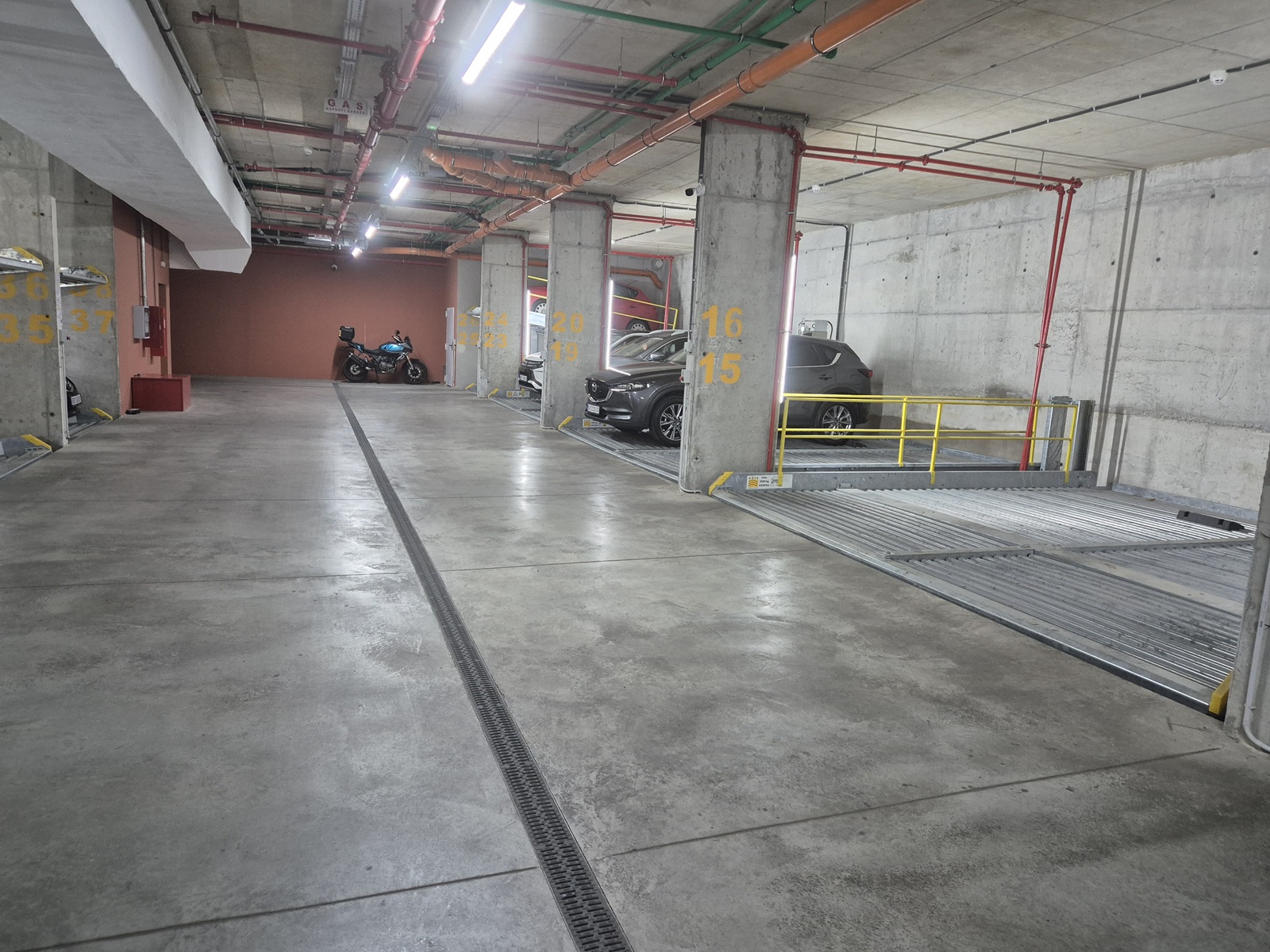 Izdajemo garažu, Novi Beograd, 13m² - slika 2