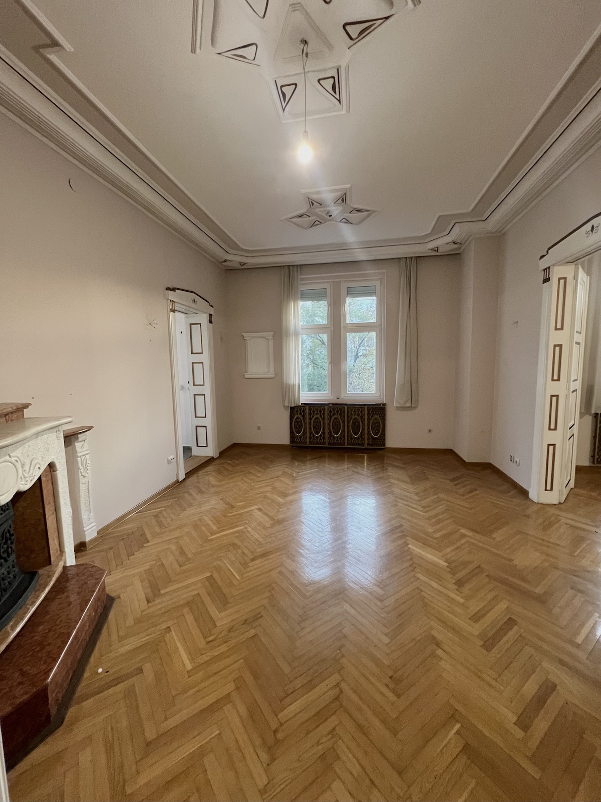 Izdajemo petosoban stan, Kalenic Pijaca, 130m² - slika 2