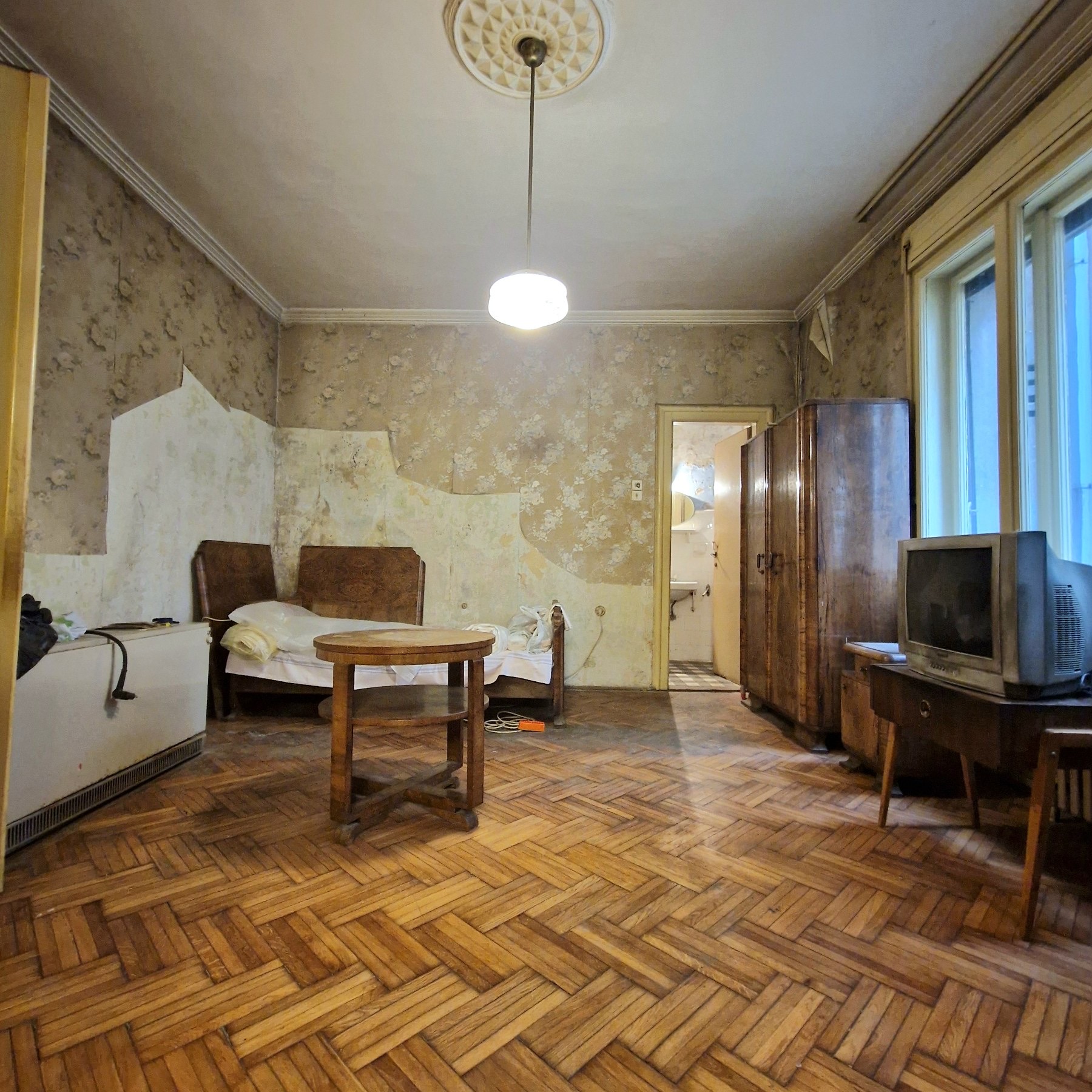 Prodajemo dvoiposoban stan, Centar, 77m² - slika 2