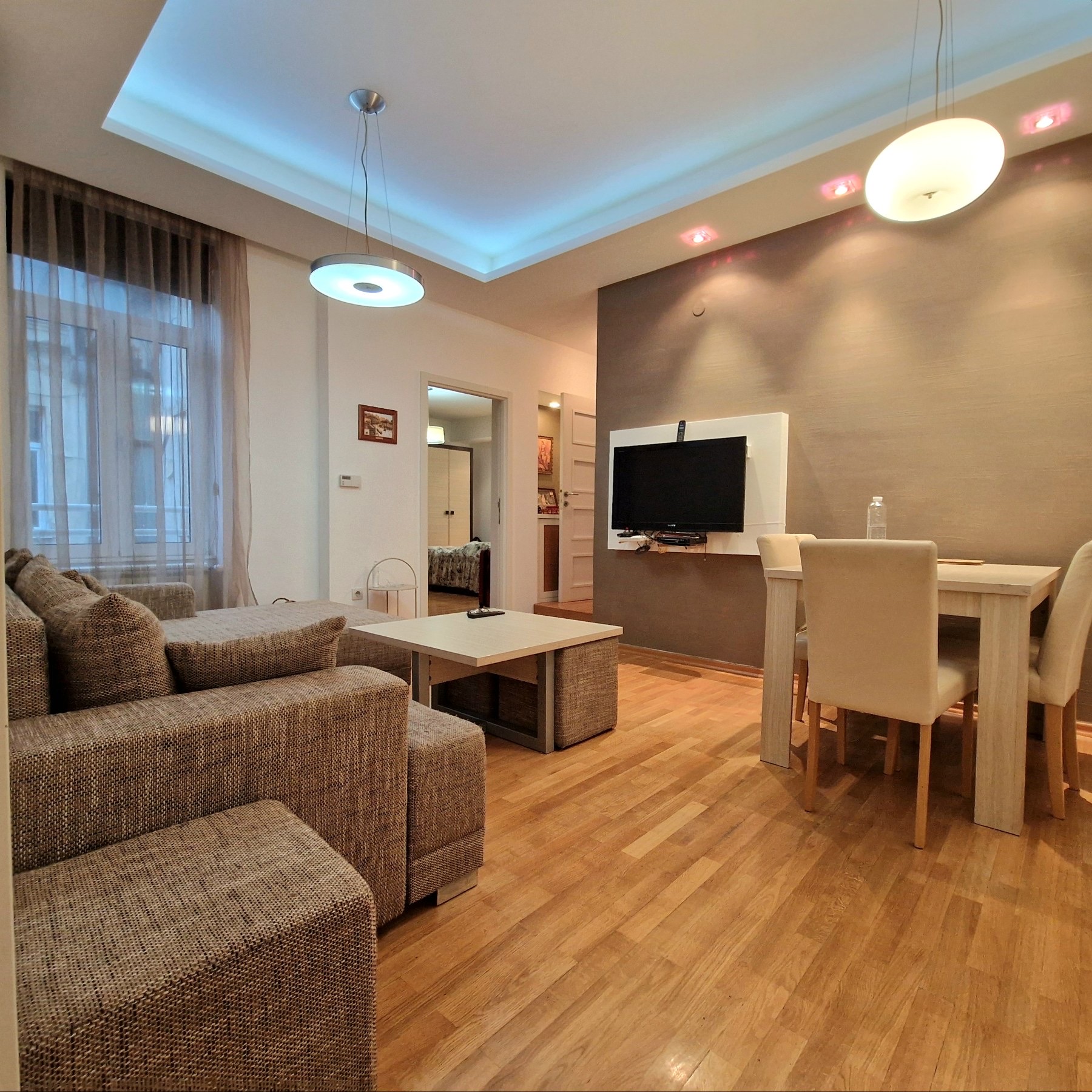 Prodaja trosoban stan CVETNI TRG, VRACAR 71m²