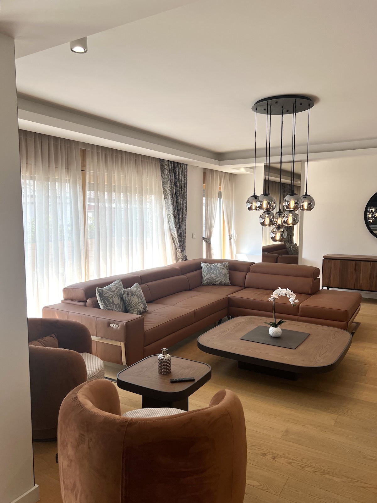 Izdajemo četvorosoban stan, Hram Svetog Save, 205m² - slika 2